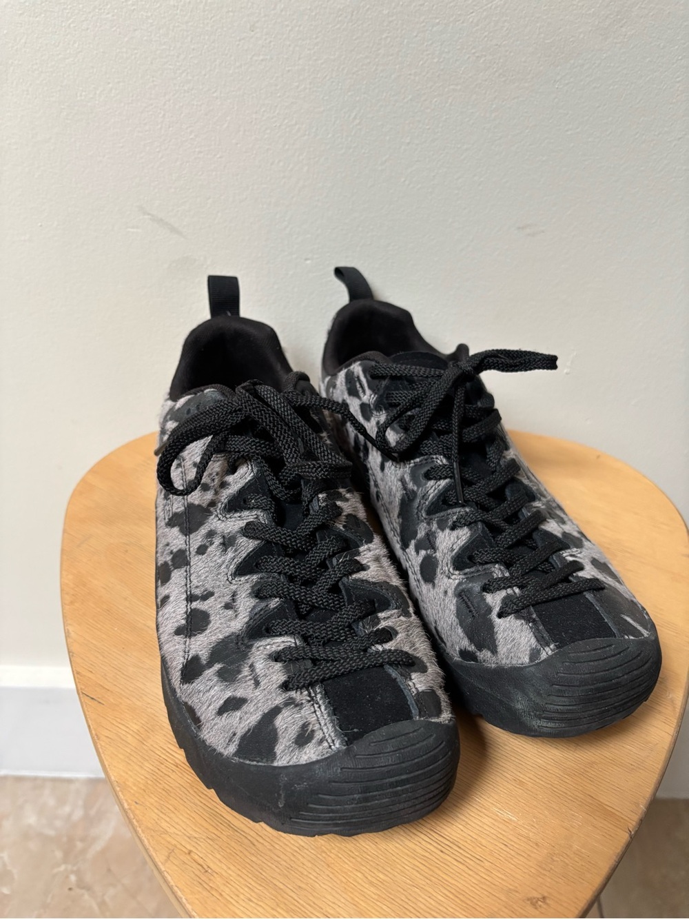 Keen Women’s Jasper - size 9 Black & Gray Leopard / Cow Pattern Sneakers
